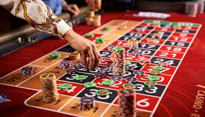 Antarmuka permainan live Pretty Gaming dengan chat dan opsi taruhan di aset slot